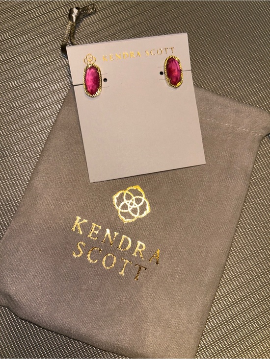 Kendra Scott Jewelry - Kendra Scott, Ellie stud earrings in magenta